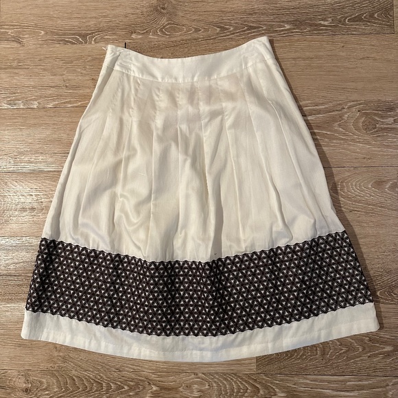 ANN TAYLOR LOFT Skirt Midi A-Line Pleated Embroidered Brown Ivory Size 6 - Picture 3 of 6